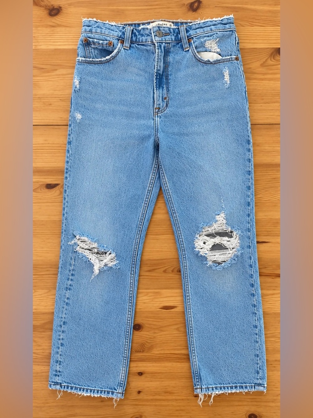 Abercrombie & Fitch The Mom High Rise Distressed Curve Love Size 28 Short - Picture 3 of 10